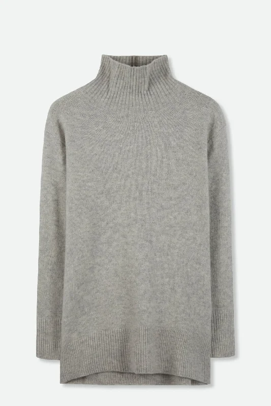 OLYMPIA OVERSIZED TURTLENECK IN CASHMERE MIST LIGHT GREY