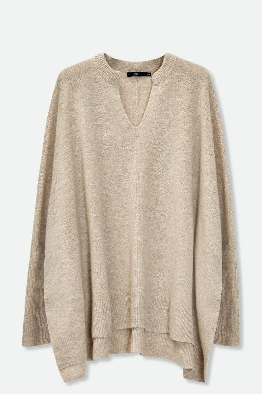 SKYLAR V-NECK OVERSIZED PULLOVER IN LOFTY MERINO CASHMERE