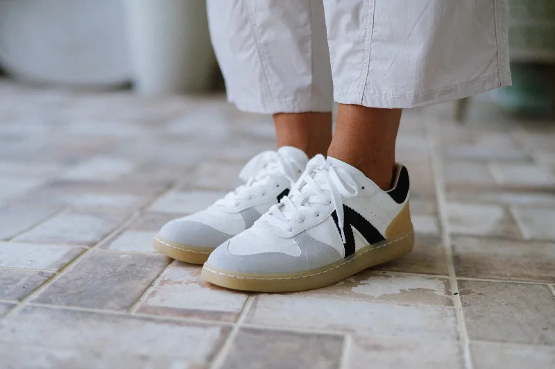 Vesta Sneaker-White/Black