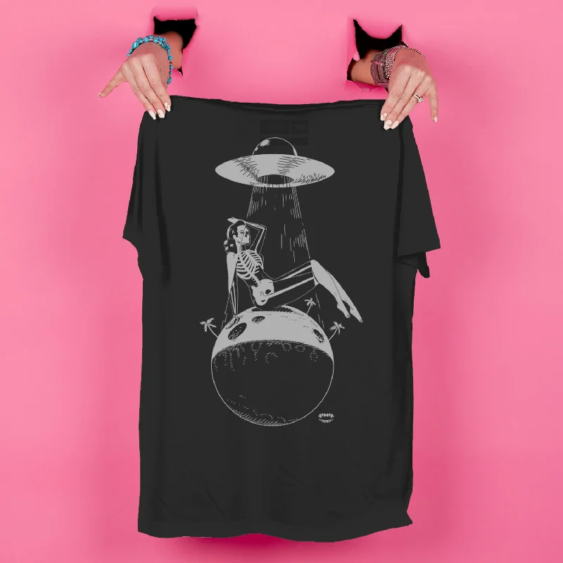 Men's Shirts with Contrast CollarsAlien Girlfriend